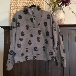 Cozy Gray Skull Print Quarter‑Zip Sweater - Women's Crew/Scoop Neck
